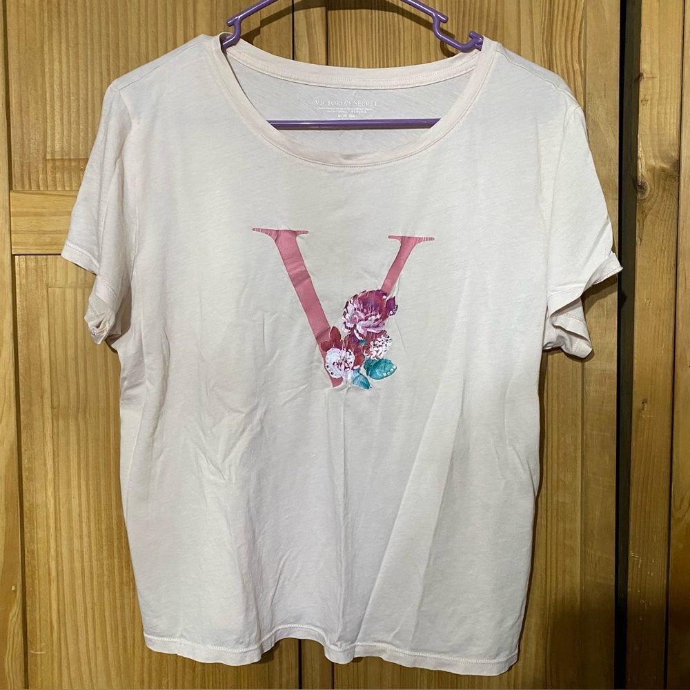 🌺Victoria’s Secret, Size Medium, Shirt Sleeve, Floral “V” With Bling Shirt